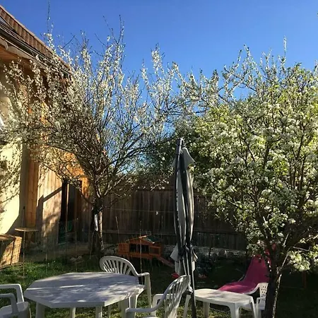 Aux Pres Des Levas